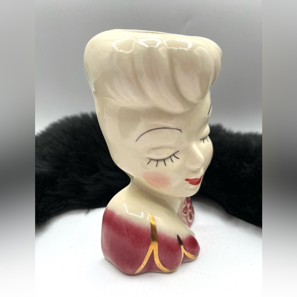 Vintage Glamour Girl Head Vase Wall Pocket / Flower Vase Burgundy ￼ - Picture 4 of 12